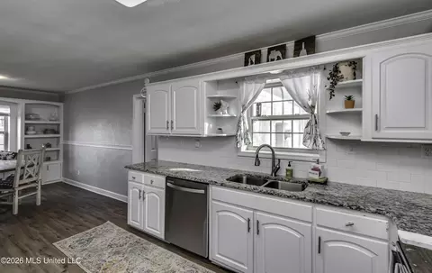 Kitchen - 150 Mckay Ln, Brandon, MS 39042 photo 4 of 4