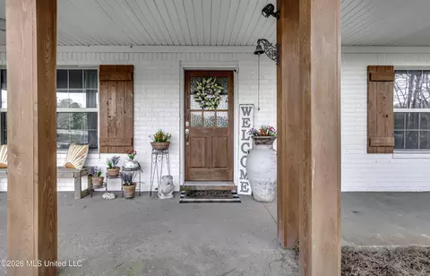 Exterior - 150 Mckay Ln, Brandon, MS 39042 photo 4 of 5