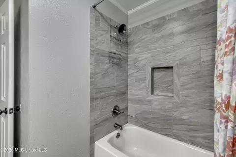 Bath - 150 Mckay Ln, Brandon, MS 39042 photo 2 of 6