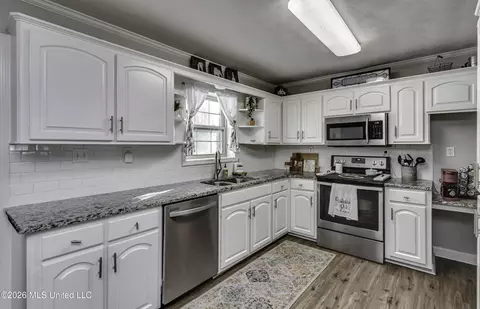 Kitchen - 150 Mckay Ln, Brandon, MS 39042 photo 1 of 4