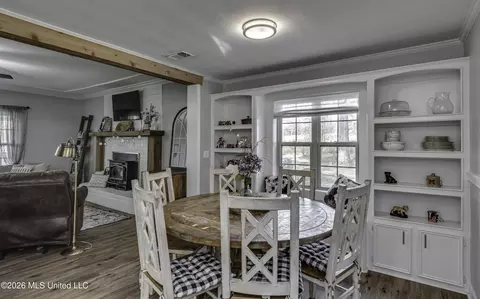Dining - 150 Mckay Ln, Brandon, MS 39042 photo 1 of 2