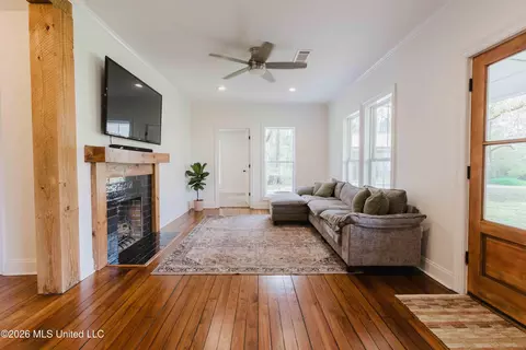 Living - 1758 Highway 471, Brandon, MS 39047 photo 1 of 3