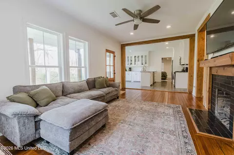 Living - 1758 Highway 471, Brandon, MS 39047 photo 3 of 3