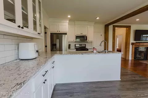 Kitchen - 1758 Highway 471, Brandon, MS 39047 photo 1 of 1