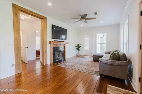 Living - 1758 Highway 471, Brandon, MS 39047 photo 2 of 3