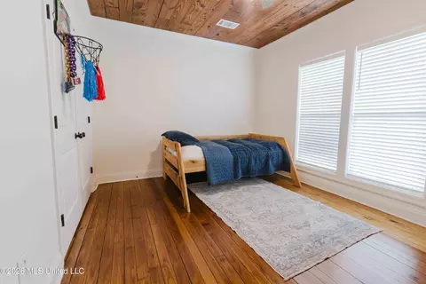Bedroom - 1758 Highway 471, Brandon, MS 39047 photo 2 of 5