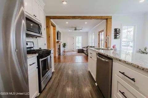 Entry Way - 1758 Highway 471, Brandon, MS 39047 photo 3 of 3
