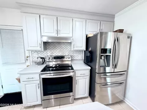 Kitchen - 143 Azalea Cir, Madison, MS 39110 photo 2 of 3