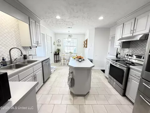 Kitchen - 143 Azalea Cir, Madison, MS 39110 photo 1 of 3