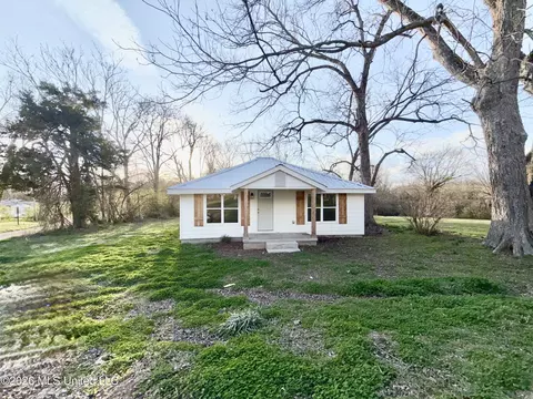 192 Jarrott St, Holly Springs, MS 38635