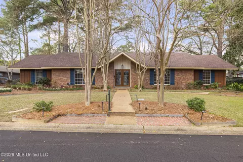 5420 Charter Oak Pl, Jackson, MS 39211