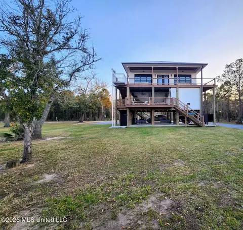 11662 Bayou View Dr, Bay Saint Louis, MS 39520