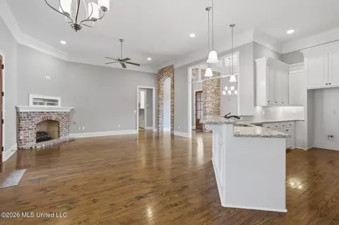 Living - 107 Speers Valley Rd, Brandon, MS 39042 photo 5 of 5