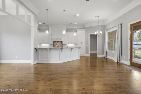 Living - 107 Speers Valley Rd, Brandon, MS 39042 photo 4 of 5