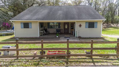 28 W M Stewart Rd, Carriere, MS 39426