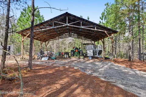 Exterior - 1252 Noel Eubanks Rd, Lucedale, MS 39452 photo 6 of 9