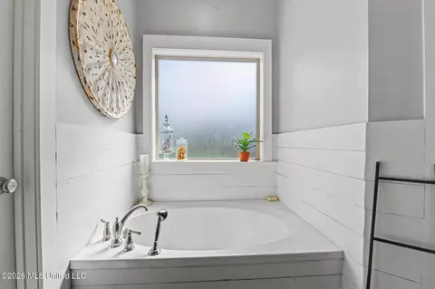Bath - 1252 Noel Eubanks Rd, Lucedale, MS 39452 photo 2 of 6