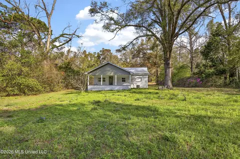 Exterior - 211 Depot Rd, Lucedale, MS 39452 photo 4 of 9