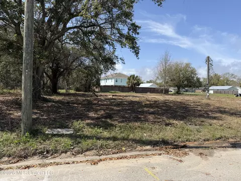 115 Pitcher Pt, Long Beach, MS 39560 photo 8