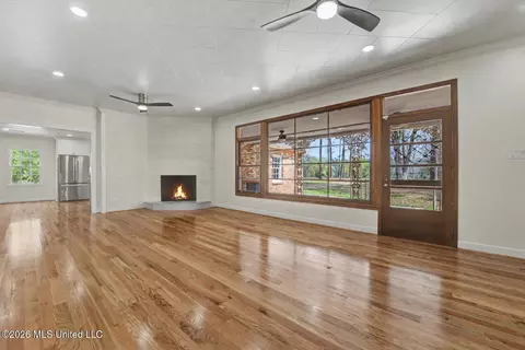 Living - 400 Manila St, Lucedale, MS 39452 photo 5 of 7