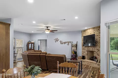 Living - 9517 Dunn Rd, Moss Point, MS 39562 photo 1 of 1