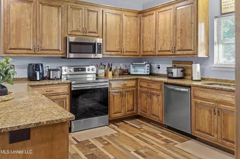 Kitchen - 9517 Dunn Rd, Moss Point, MS 39562 photo 3 of 3