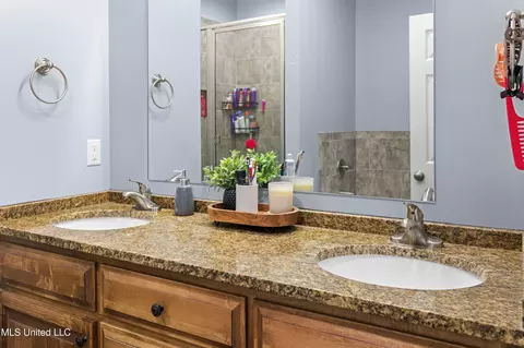 Bath - 9517 Dunn Rd, Moss Point, MS 39562 photo 1 of 4