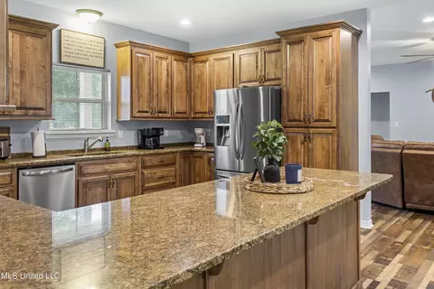 Kitchen - 9517 Dunn Rd, Moss Point, MS 39562 photo 2 of 3