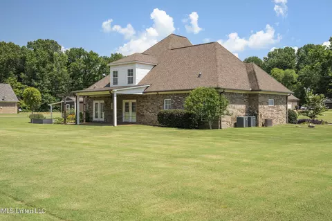 Exterior - 10080 Green Forest Dr, Hernando, MS 38632 photo 11 of 12