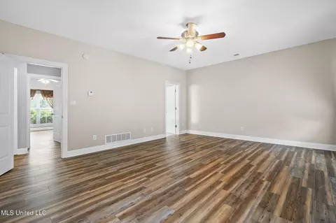 Living - 10080 Green Forest Dr, Hernando, MS 38632 photo 6 of 6