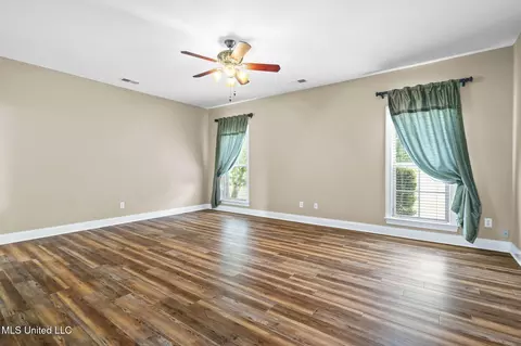 Living - 10080 Green Forest Dr, Hernando, MS 38632 photo 4 of 6
