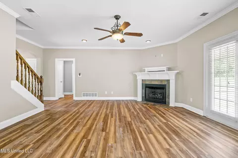 Living - 10080 Green Forest Dr, Hernando, MS 38632 photo 2 of 6