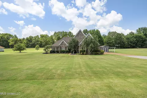 Exterior - 10080 Green Forest Dr, Hernando, MS 38632 photo 3 of 12