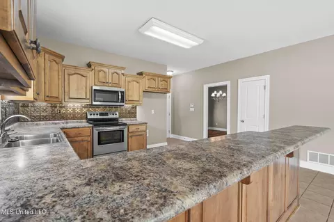 Kitchen - 10080 Green Forest Dr, Hernando, MS 38632 photo 2 of 3