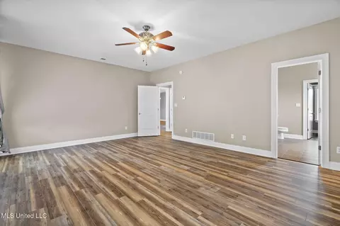 Living - 10080 Green Forest Dr, Hernando, MS 38632 photo 5 of 6