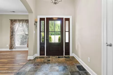 Entry Way - 10080 Green Forest Dr, Hernando, MS 38632 photo 2 of 6