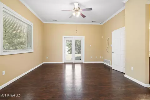 Living - 1209 Flint Lock Cv, Hernando, MS 38632 photo 6 of 6