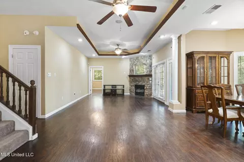 Living - 1209 Flint Lock Cv, Hernando, MS 38632 photo 1 of 6
