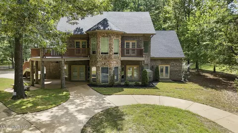 1209 Flint Lock Cv, Hernando, MS 38632