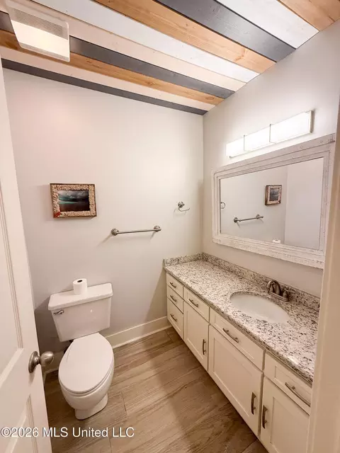 Bath - 107 Lakepointe Dr, Madison, MS 39110 photo 1 of 4