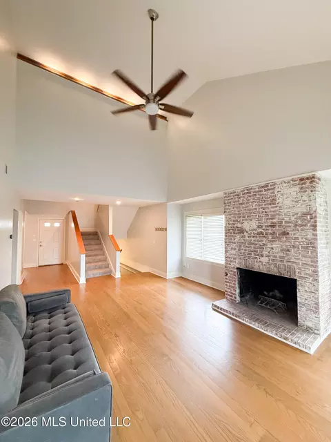 Living - 107 Lakepointe Dr, Madison, MS 39110 photo 1 of 2