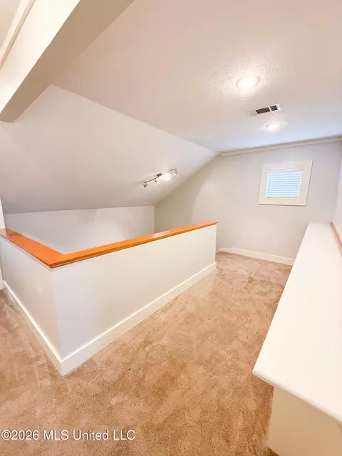 Entry Way - 107 Lakepointe Dr, Madison, MS 39110 photo 4 of 7