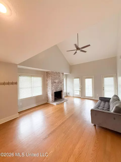 Living - 107 Lakepointe Dr, Madison, MS 39110 photo 2 of 2