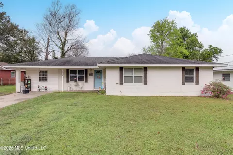 119 N Seashore Ave, Long Beach, MS 39560