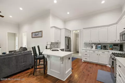 Kitchen - 150 Sweetbriar Cir, Canton, MS 39046 photo 2 of 5