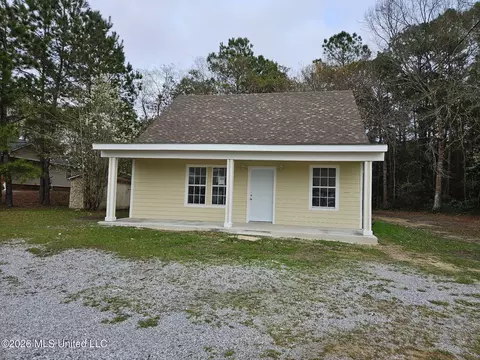 2512 Beachview Dr, Ocean Springs, MS 39564