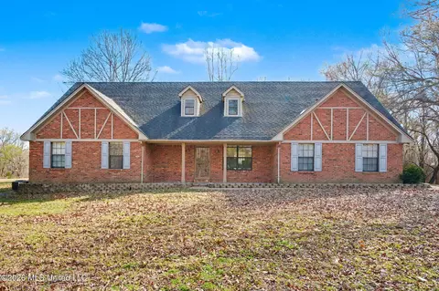 3461 Amy Dr, Nesbit, MS 38651