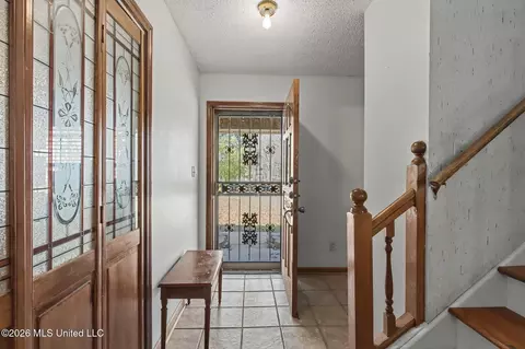 Entry Way - 3461 Amy Dr, Nesbit, MS 38651 photo 1 of 2