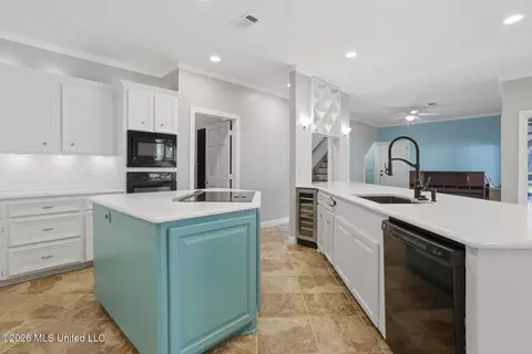 Kitchen - 105 Beaver Run Dr, Brandon, MS 39047 photo 5 of 7