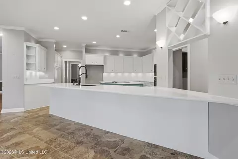 Kitchen - 105 Beaver Run Dr, Brandon, MS 39047 photo 2 of 7
